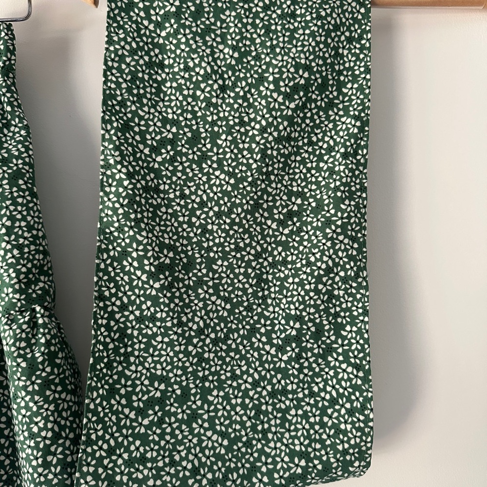 SHEIN Soleia Green and White Ditsy Floral Print Knot Crop Top w/ Skirt - Picture 6 of 8